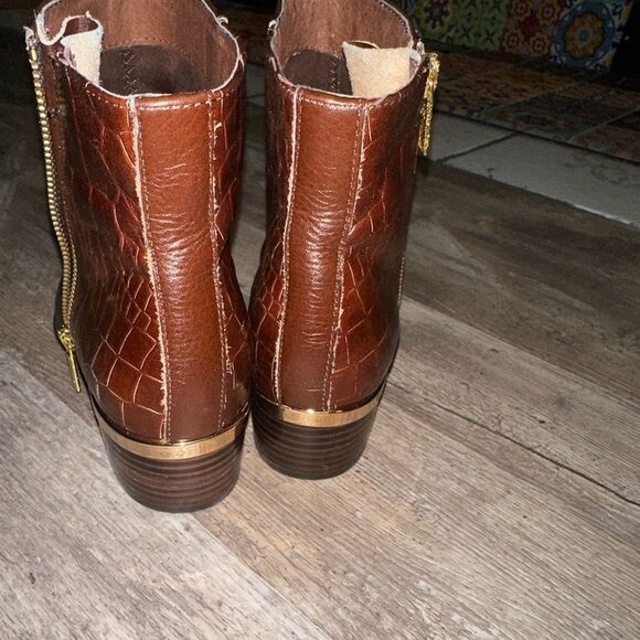 Isola Daylin Bootie sz 7 EUC - Picture 3 of 12